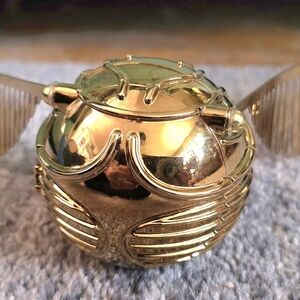 Harry Potter Warner Bros Collectible Golden Snitch Clock Pottery Barn Exclusive!